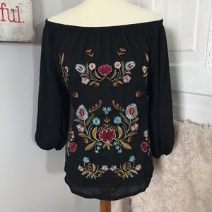 Off Shoulder Embroidery Blouse
